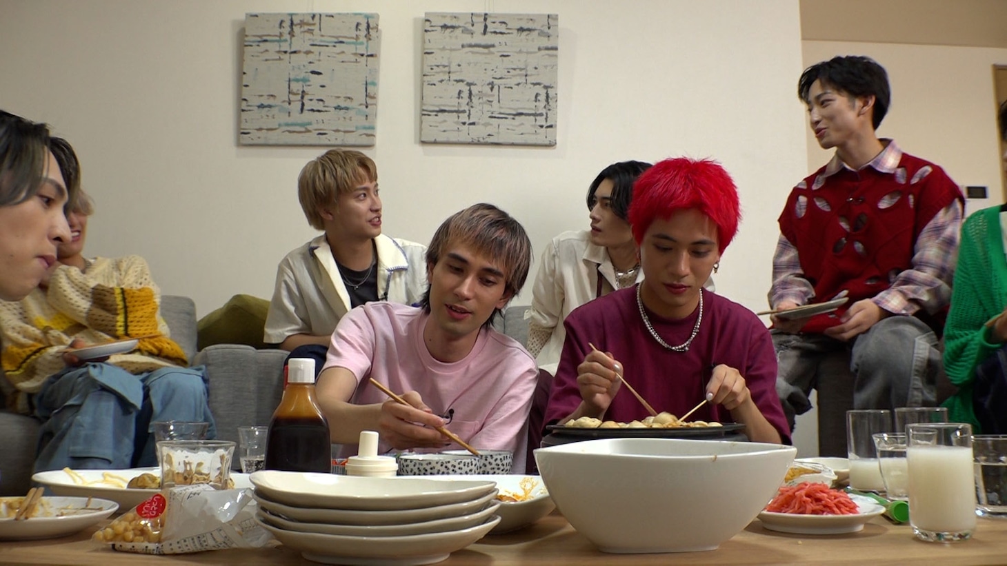 「ダンエビホームパーティー」の様子。(c)「DAN! DAN! EBiDAN!」製作委員会