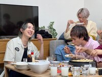 「ダンエビホームパーティー」の様子。(c)「DAN! DAN! EBiDAN!」製作委員会