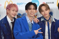 笑顔で肩を並べるシューヤ、リョウガ、マサヒロ。