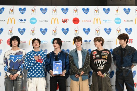 一斉に視線を向けられ思わずはにかむソヒ。