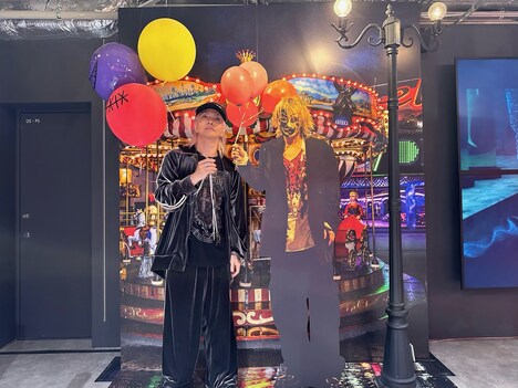 「HYDE [INSIDE] Release Special POP-UP STORE in HARAJUKU」を訪問したHYDE。