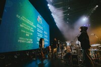 「ダイヤモンドゴリラダイバー」10月10日公演の様子。（Photo by Daiki Miura）