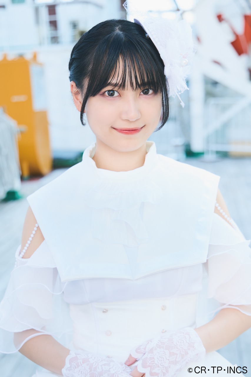 可憐なアイボリー新メンバーの橘美空。