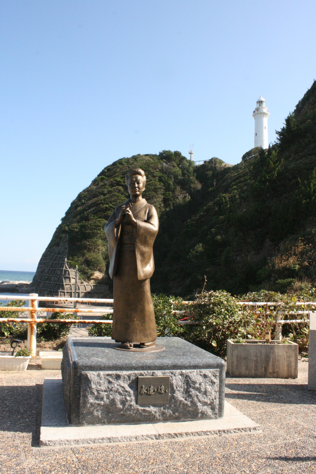 美空ひばり像