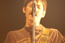 石塚淳（Vo, G / 台風クラブ）（撮影：今井駿介）