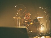 横山奈於（Dr / UlulU）（Photo by kokoro）