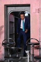 入場する遠藤憲一。