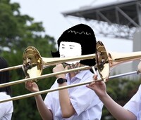 トロンボーンの練習に励む長女Mさん。