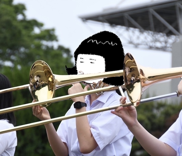 トロンボーンの練習に励む長女Mさん。