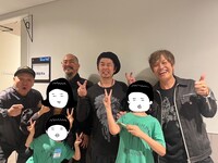 怒髪天のメンバーと。この日のライブにはお父ちゃんがサポートベーシストとして参加した。