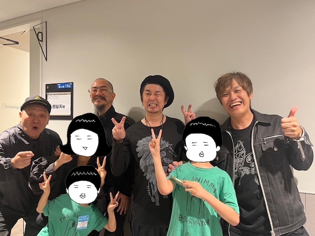 怒髪天のメンバーと。この日のライブにはお父ちゃんがサポートベーシストとして参加した。