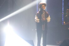 「セカンド・ラブ」をカバーするハナレグミ。(c)NHK