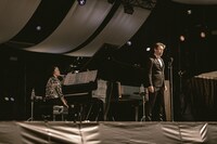 ピアニストの夫人・平野小百合とともに登場したオペラ歌手の平野和。（撮影：井上嘉和）