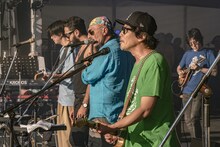 Daniele Sepe & Galactic Syndicateとくるりの共演の様子。（撮影：井上嘉和）