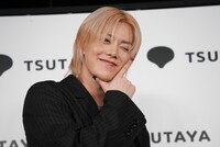 ポーズを決めるユウタ（NCT 127）。