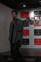 退場する三山凌輝。