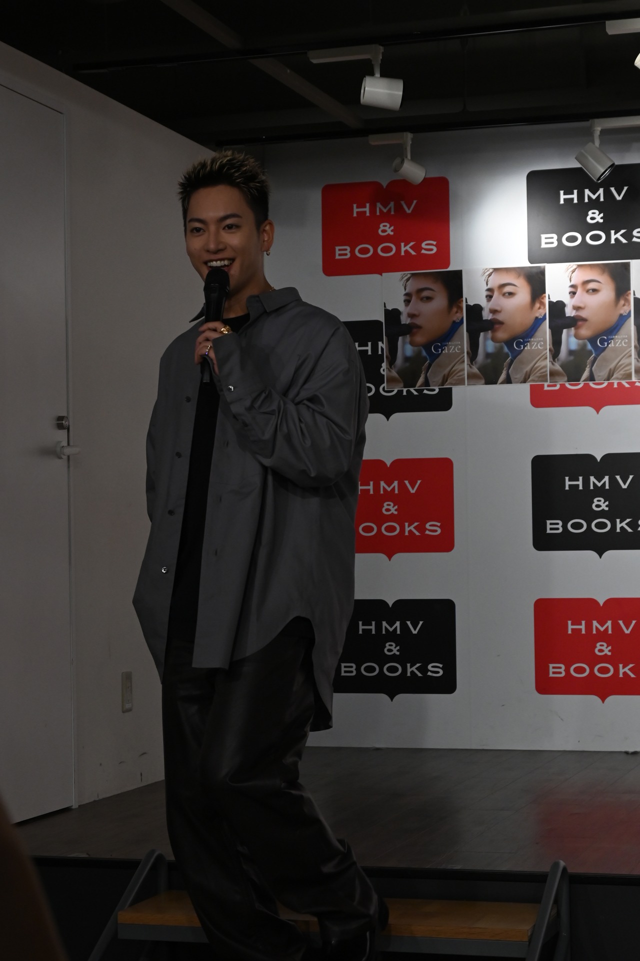 退場する三山凌輝。