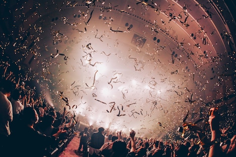 「なとり 2nd ONE-MAN LIVE『劇場～再演～』」の様子。（撮影：タマイシンゴ）