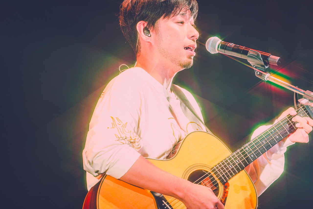 吉田結威（G, Vo）（撮影：白石達也）