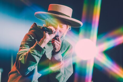 山田義孝（Vo）（撮影：白石達也）