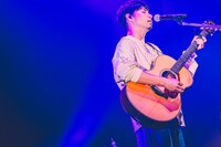 吉田結威（G, Vo）（撮影：白石達也）