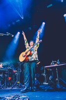 吉田結威（G, Vo）（撮影：白石達也）