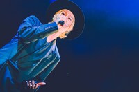 山田義孝（Vo）（撮影：白石達也）