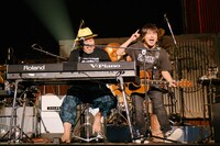 左から常田真太郎、小渕健太郎。