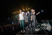 左から黒田俊介、大橋卓弥、小渕健太郎。