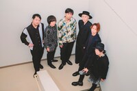 吉田山田と2日目のバンドメンバー。（撮影：白石達也）