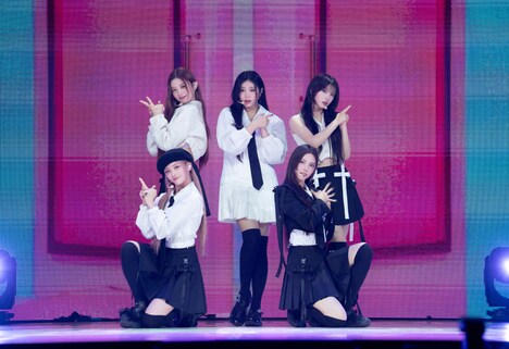 「Cherish (My Love)」を披露するILLIT。 (P)&(C) BELIFT LAB Inc.