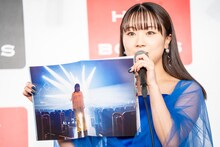 特別限定版のお気に入りカットを紹介する石田亜佑美（モーニング娘。'24）。