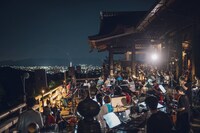 「In C-60th Birthday Full Moon Celebration at Kyoto Kiyomizu-dera Temple」の様子。（Photo by FEEL KIYOMIZUDERA / Sudo Kazuya）