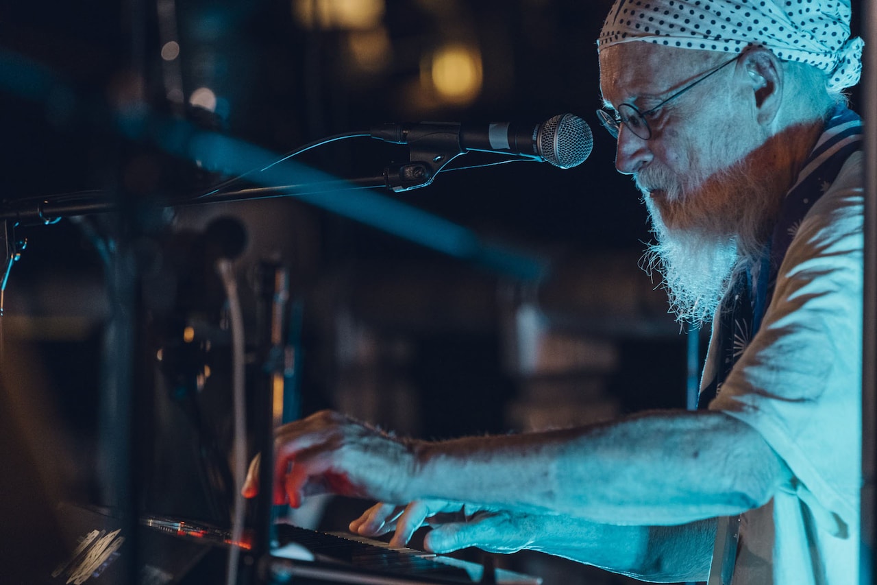 テリー・ライリー「In C」60周年記念、大野由美子や蓮沼執太ら参加の清水寺コンサートがライブCDに