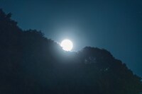 「In C-60th Birthday Full Moon Celebration at Kyoto Kiyomizu-dera Temple」当日の満月。（Photo by FEEL KIYOMIZUDERA / Sudo Kazuya）