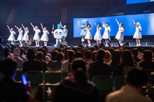 MARUKADO日本武道館フリーライブ「100年のイントロ」の様子。