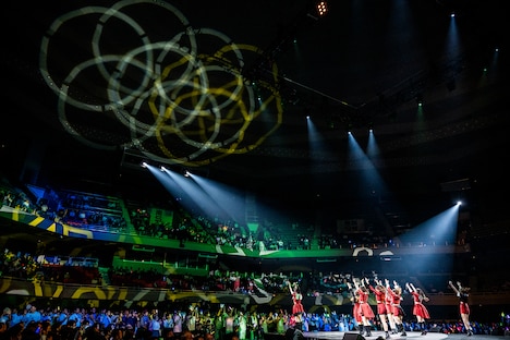 MARUKADO日本武道館フリーライブ「100年のイントロ」の様子。