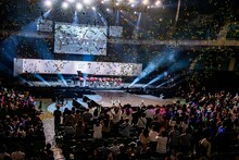 MARUKADO日本武道館フリーライブ「100年のイントロ」の様子。