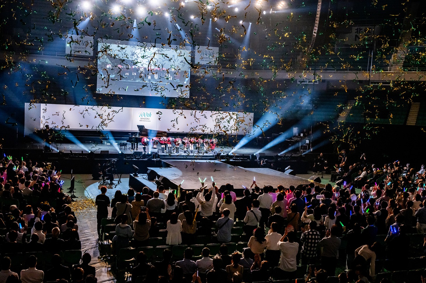 MARUKADO日本武道館フリーライブ「100年のイントロ」の様子。