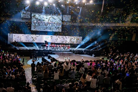 MARUKADO日本武道館フリーライブ「100年のイントロ」の様子。