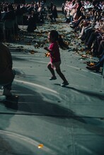 MARUKADO日本武道館フリーライブ「100年のイントロ」の様子。