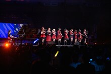 新曲「ハッピーエンドは」をサプライズで披露するMARUKADO。