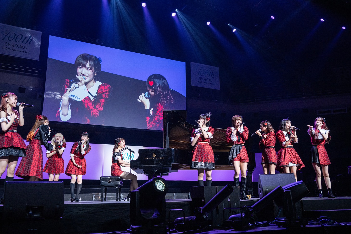 新曲「ハッピーエンドは」をサプライズで披露するMARUKADO。