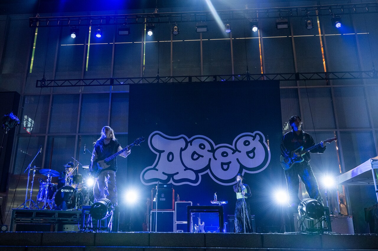 Aooo - Aooo、歌舞伎町のド真ん中でフリーライブ [画像ギャラリー 8/25