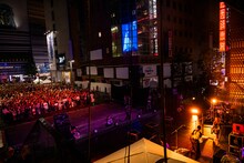 Aoooフリーライブ「Flash!!!!」の様子。