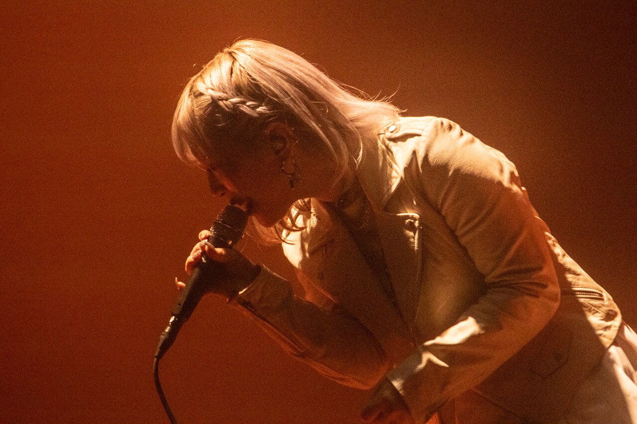 ReoNa、総勢80名超えのミュージシャンと音楽を紡いだ5年ぶりバースデーライブ