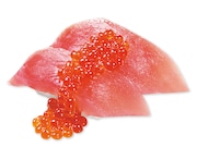 まぐろにいくらのっちゃってる寿司。価格は390円。
