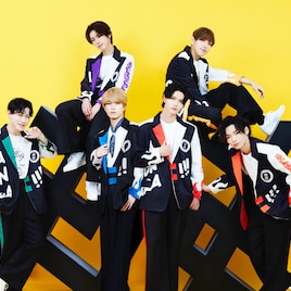 世が世なら!!!が上裸ライブ開催、来年4月からは過去最大公演数ツアー