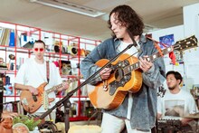 「tiny desk concerts JAPAN」よりROTH BART BARON。（写真提供：NHK）