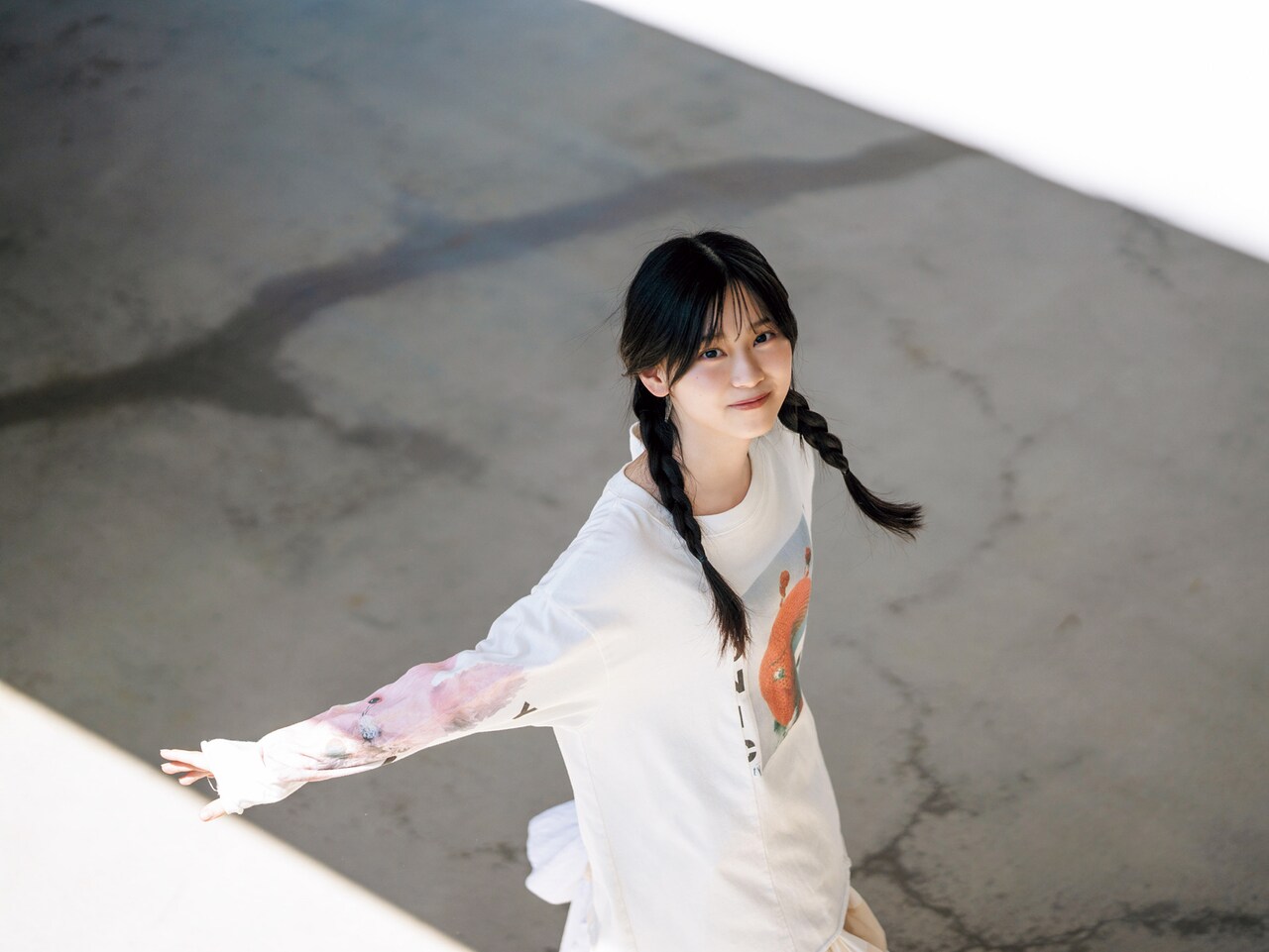 週刊少年マガジン」47号より山下瞳月（櫻坂46）。（撮影